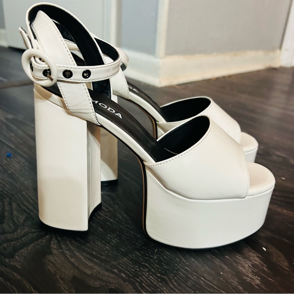 Lamoda patent white, platform sandals, size 9, worn twice